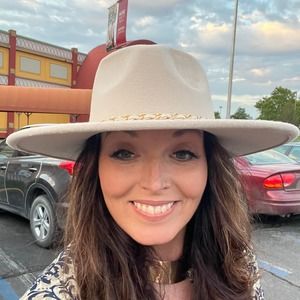 Meet your Posher, Regina